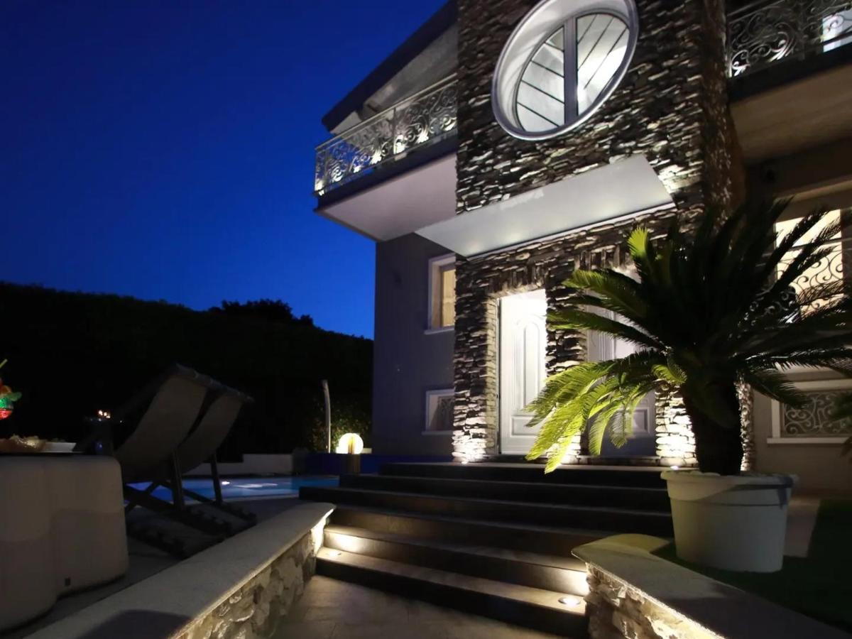 B&B Bellavista Exclusive In Zona Centrale Con Piscina Riscaldata E Jacuzzi Vista Lago Desenzano del Garda Dış mekan fotoğraf