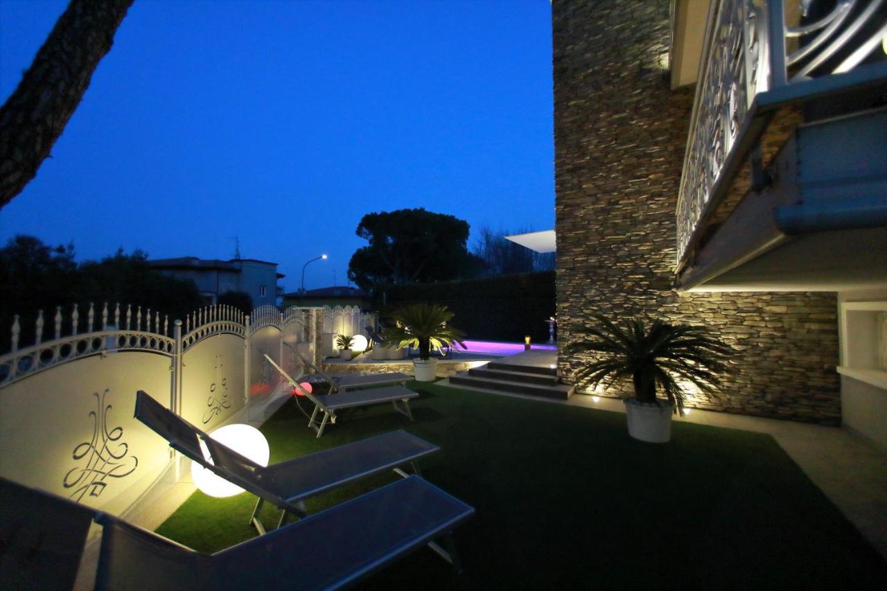 B&B Bellavista Exclusive In Zona Centrale Con Piscina Riscaldata E Jacuzzi Vista Lago Desenzano del Garda Dış mekan fotoğraf