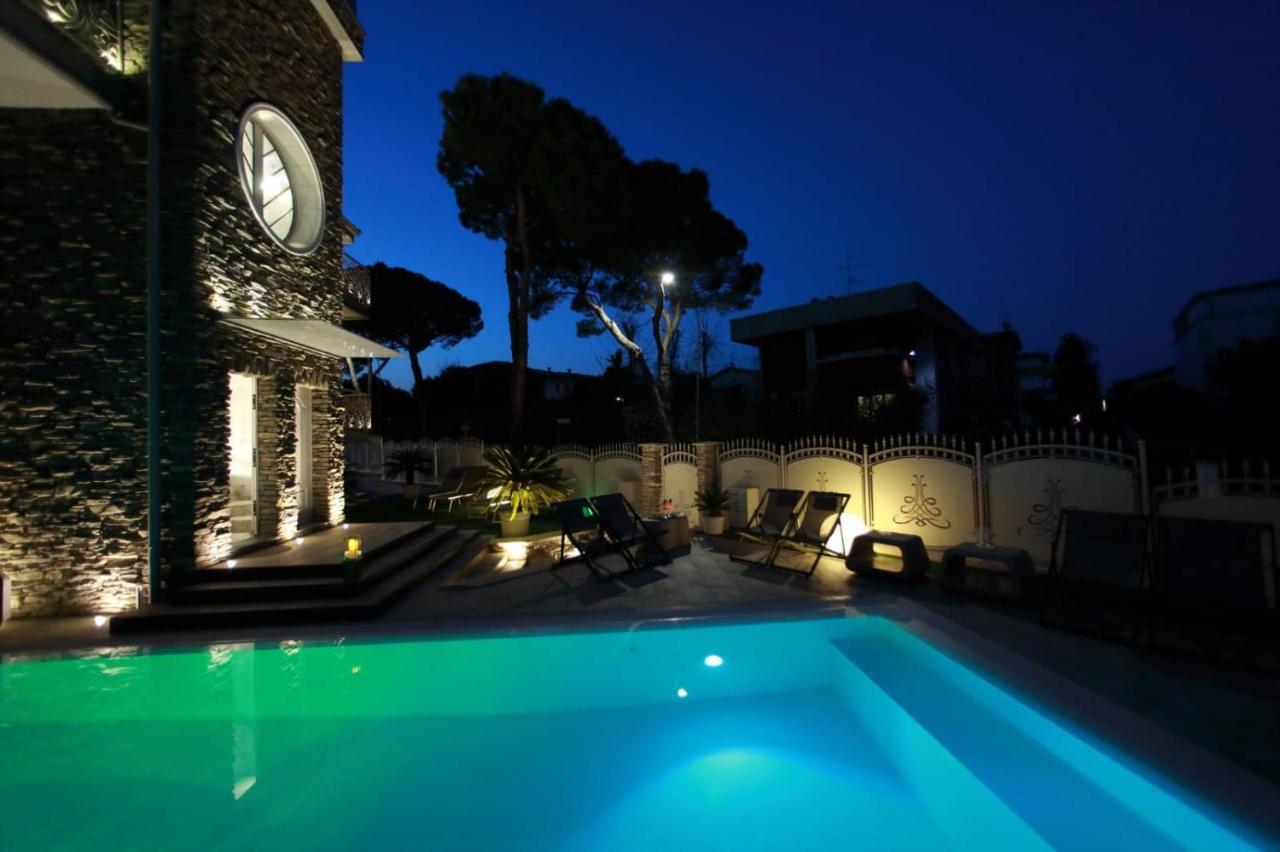 B&B Bellavista Exclusive In Zona Centrale Con Piscina Riscaldata E Jacuzzi Vista Lago Desenzano del Garda Dış mekan fotoğraf