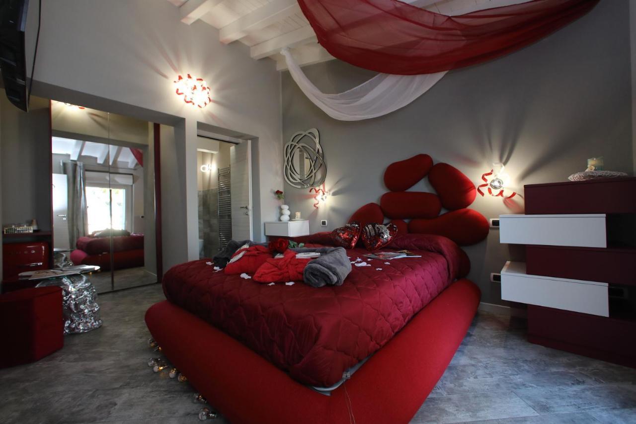 B&B Bellavista Exclusive In Zona Centrale Con Piscina Riscaldata E Jacuzzi Vista Lago Desenzano del Garda Dış mekan fotoğraf