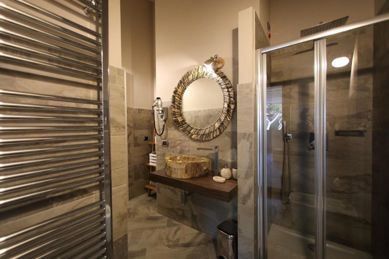 B&B Bellavista Exclusive In Zona Centrale Con Piscina Riscaldata E Jacuzzi Vista Lago Desenzano del Garda Dış mekan fotoğraf