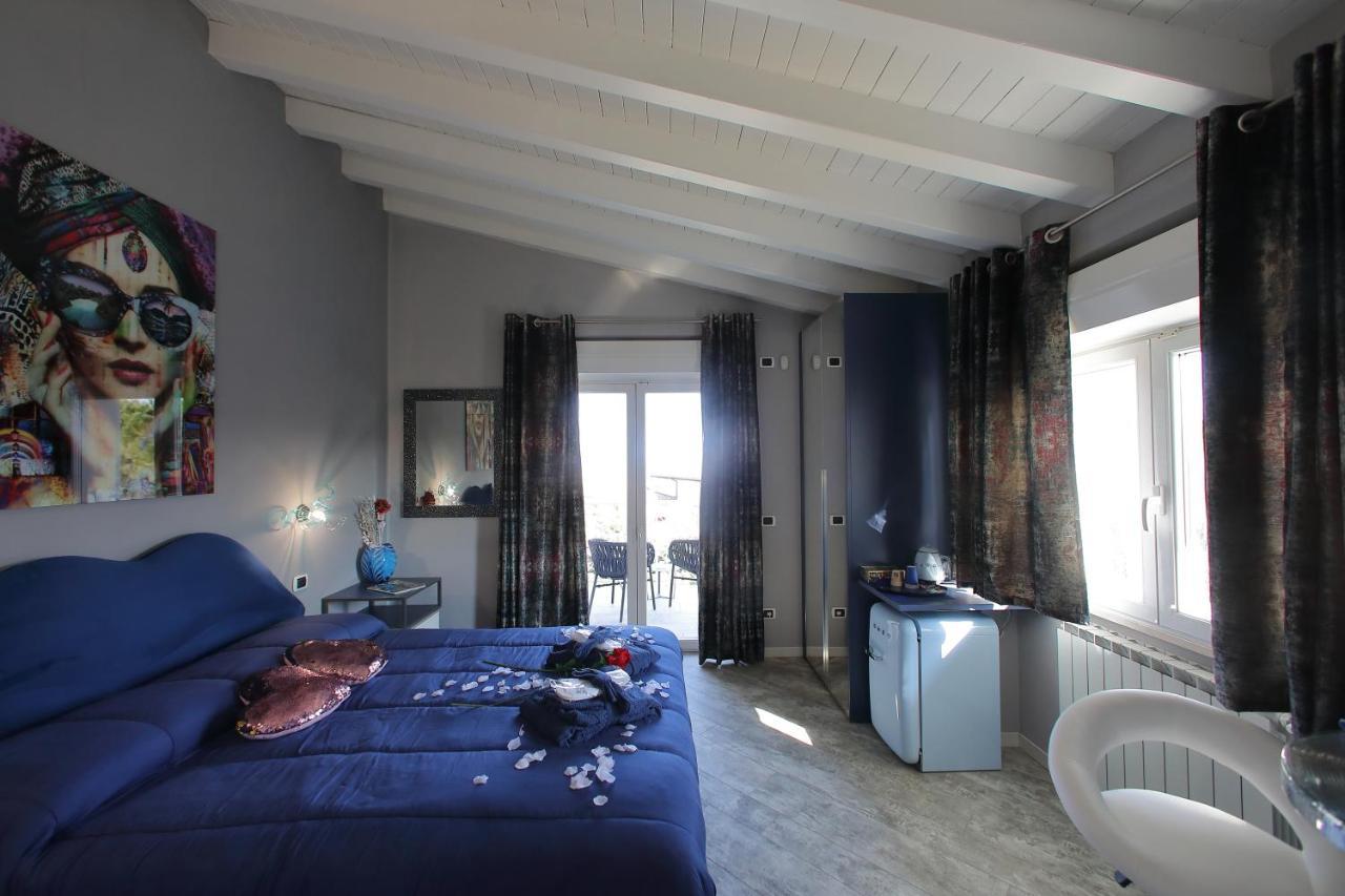 B&B Bellavista Exclusive In Zona Centrale Con Piscina Riscaldata E Jacuzzi Vista Lago Desenzano del Garda Dış mekan fotoğraf