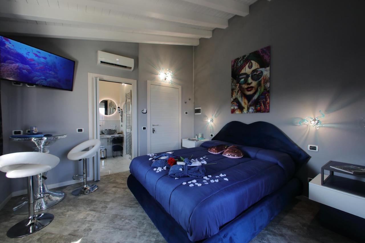 B&B Bellavista Exclusive In Zona Centrale Con Piscina Riscaldata E Jacuzzi Vista Lago Desenzano del Garda Dış mekan fotoğraf