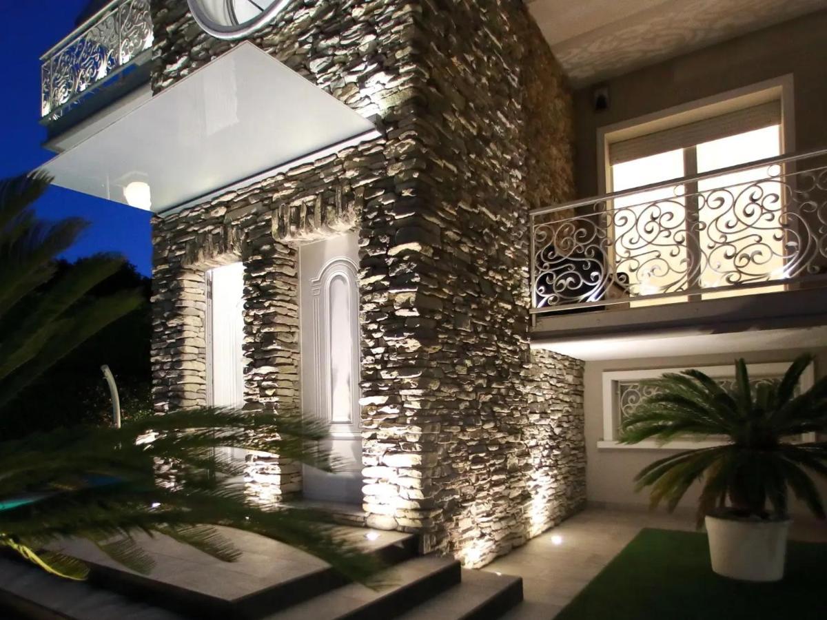 B&B Bellavista Exclusive In Zona Centrale Con Piscina Riscaldata E Jacuzzi Vista Lago Desenzano del Garda Dış mekan fotoğraf