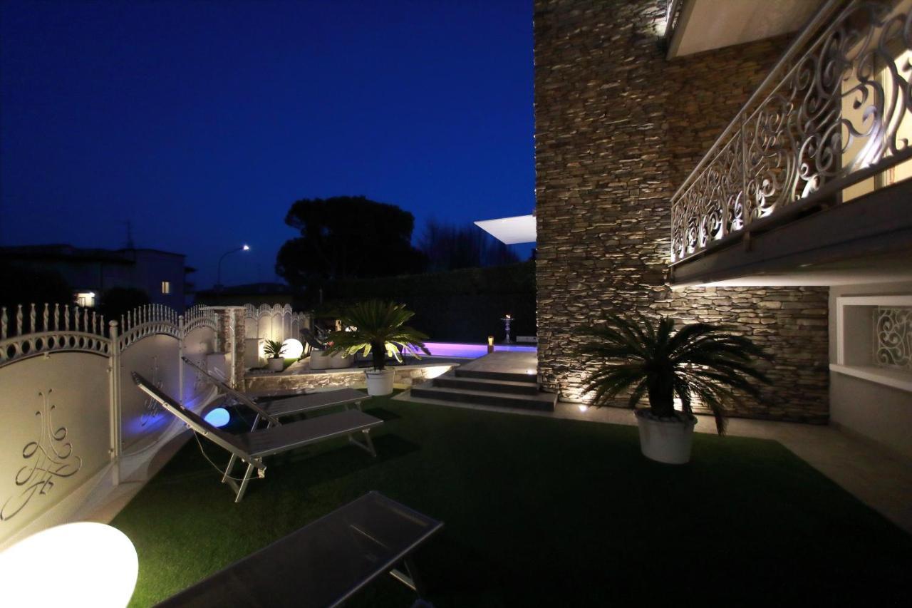 B&B Bellavista Exclusive In Zona Centrale Con Piscina Riscaldata E Jacuzzi Vista Lago Desenzano del Garda Dış mekan fotoğraf