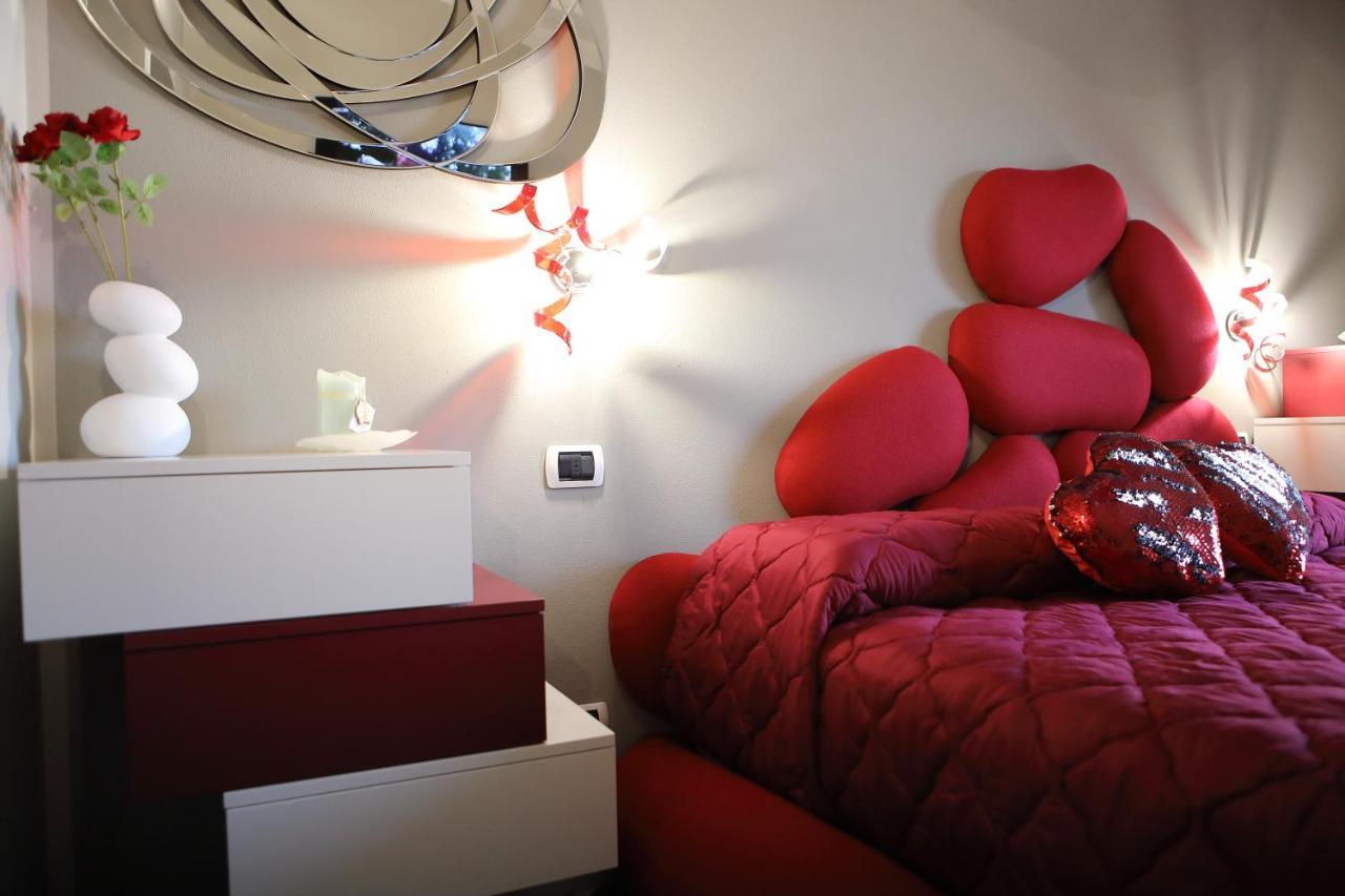 B&B Bellavista Exclusive In Zona Centrale Con Piscina Riscaldata E Jacuzzi Vista Lago Desenzano del Garda Dış mekan fotoğraf