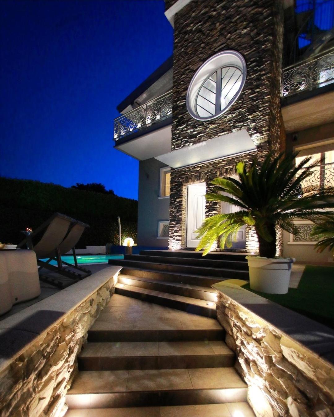 B&B Bellavista Exclusive In Zona Centrale Con Piscina Riscaldata E Jacuzzi Vista Lago Desenzano del Garda Dış mekan fotoğraf