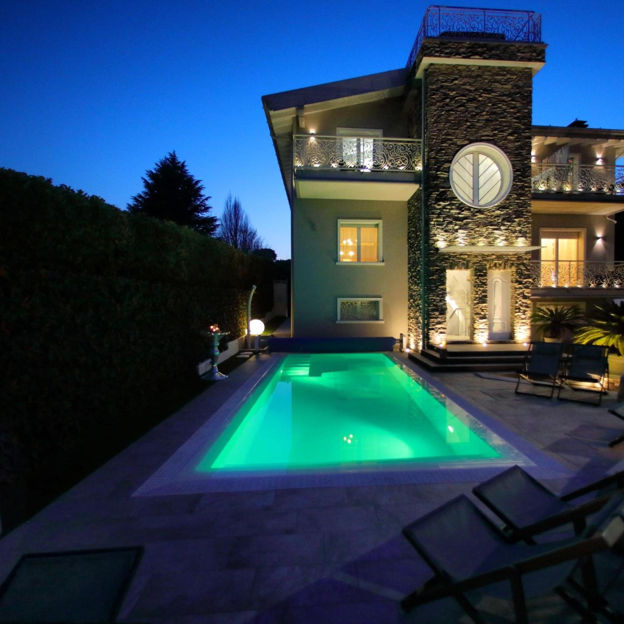 B&B Bellavista Exclusive In Zona Centrale Con Piscina Riscaldata E Jacuzzi Vista Lago Desenzano del Garda Dış mekan fotoğraf
